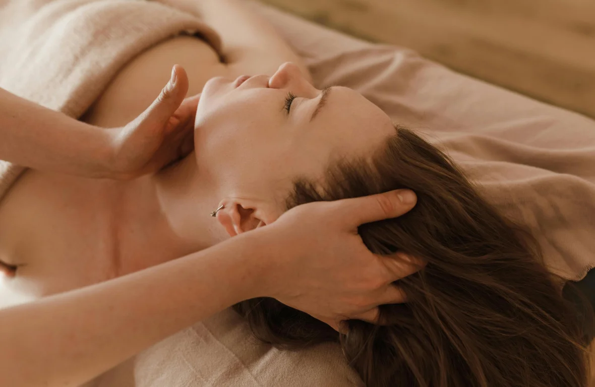 Masaj terapeutic al capului și al gâtului